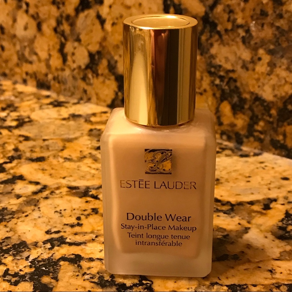 Estée Lauder Foundation 1N1 Ivory Nude